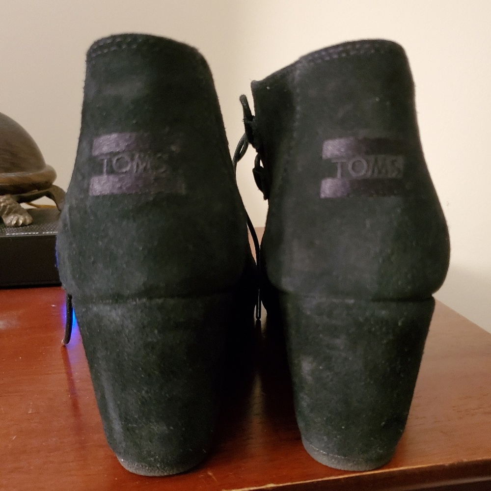 Size 11 Tom's suede wedges
